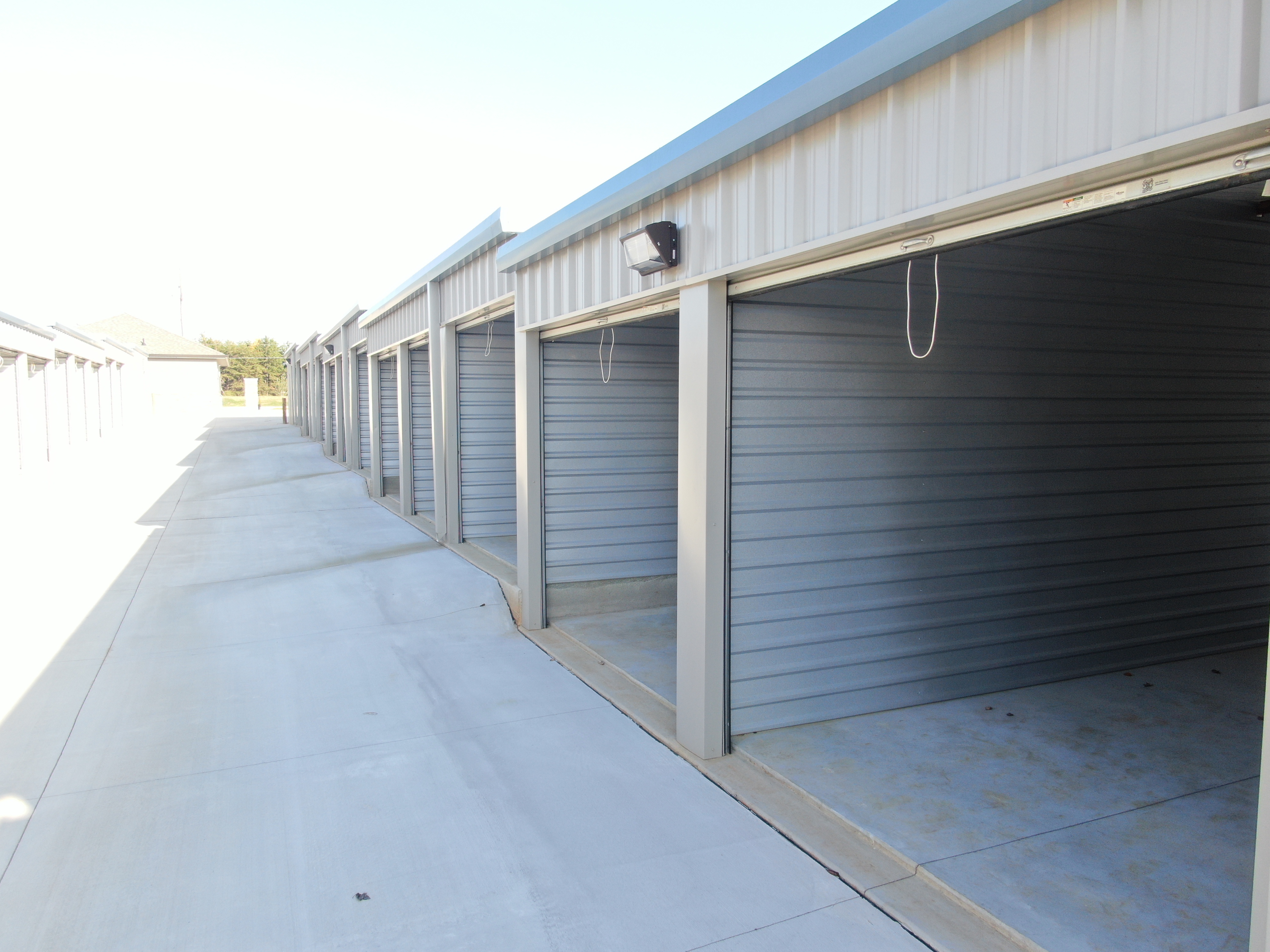 large self storage units with drive up access